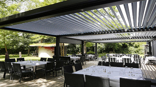 smart shading technology outdoor restaurant with horizontal louvers